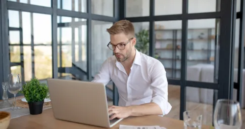 A man writing a good blog post on a laptop